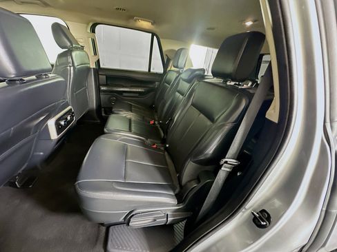 Used 2024 Ford Expedition XLT image 28