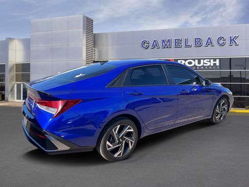 Used 2025 Hyundai Elantra Sport FWD image 5