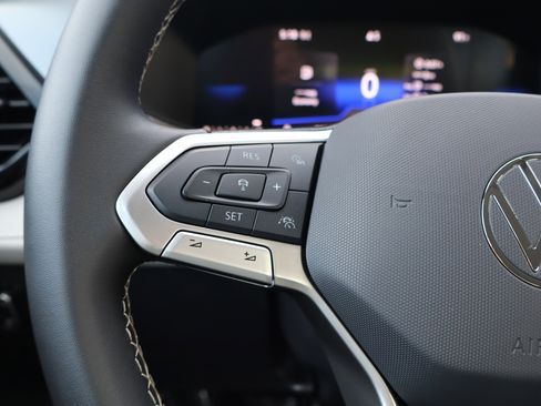 Certified 2025 Volkswagen Taos S AWD/4WD image 17