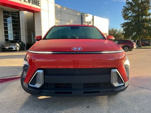 Used 2025 Hyundai Kona SEL image 4