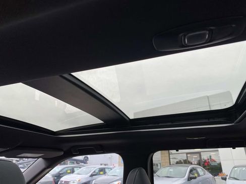 New 2025 Mitsubishi Outlander 4WD Plug-In Hybrid image 8