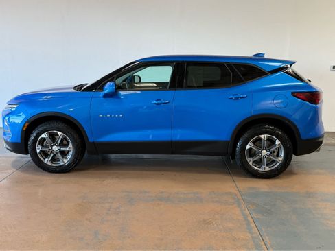 Used 2025 Chevrolet Blazer LT AWD/4WD image 2