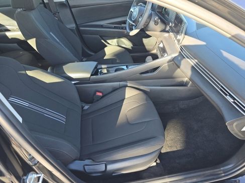 Used 2025 Hyundai Elantra Blue image 25