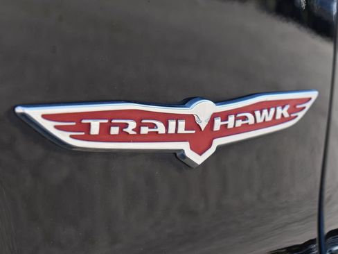 Used 2019 Jeep Cherokee Trailhawk w/ Cold Weather Group AWD/4WD image 7