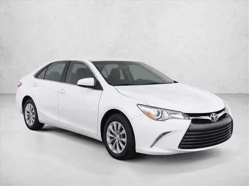 Used 2015 Toyota Camry LE FWD image 3