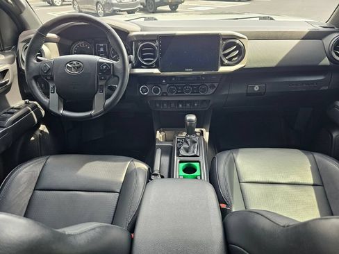Used 2023 Toyota Tacoma TRD Off-Road w/ TRD Premium Off Road Package AWD/4WD image 17