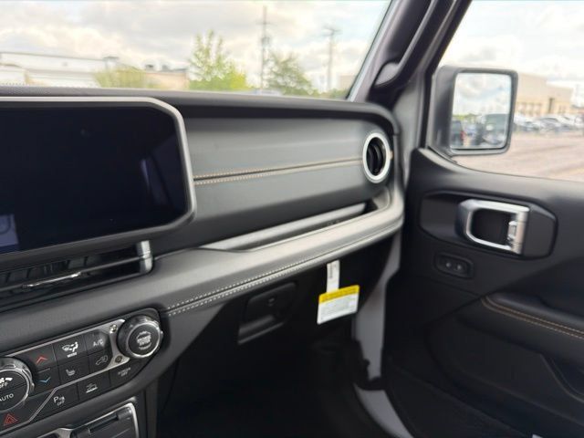 New 2027 Jeep Wrangler Unlimited Sahara AWD/4WD image 20
