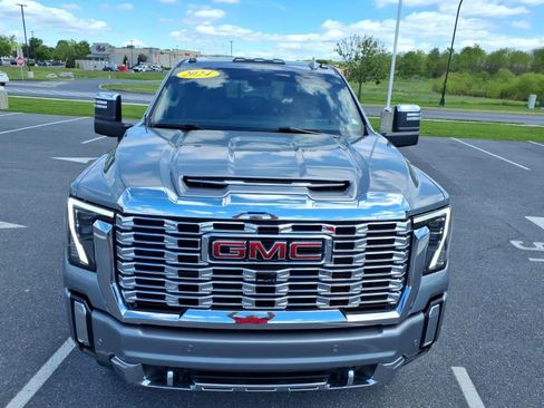 Certified 2024 GMC Sierra 2500 Denali w/ Technology Package AWD/4WD image 3