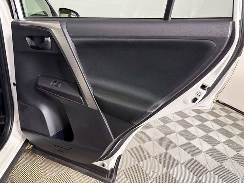 Used 2018 Toyota RAV4 LE image 16