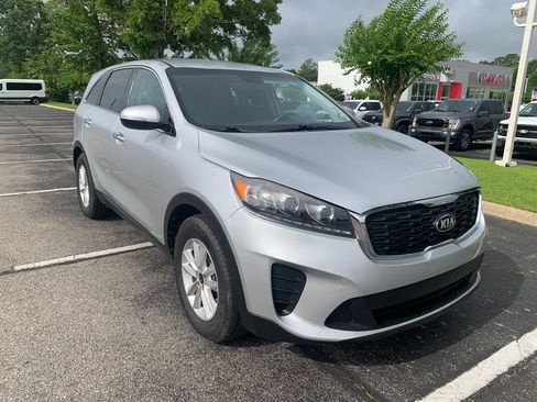 Used 2020 Kia Sorento FWD V6 image 2