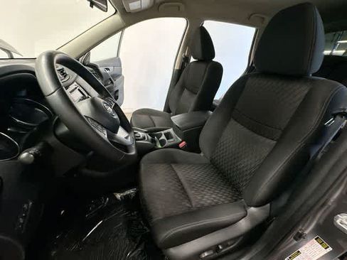 Used 2018 Nissan Rogue SV AWD/4WD image 16
