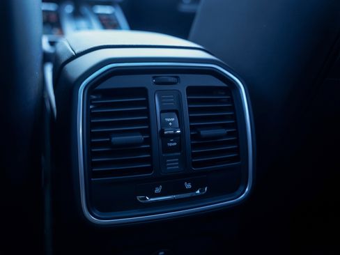 New 2026 Porsche Macan image 28