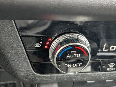 Used 2025 Mitsubishi Outlander SE image 25