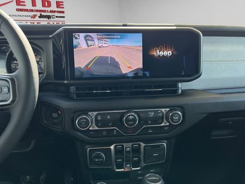 New 2026 Jeep Gladiator Sport AWD/4WD image 18