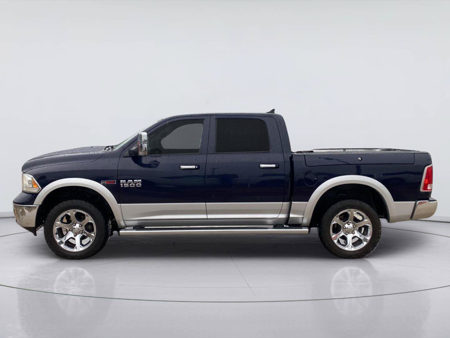 Used 2016 RAM 1500 Laramie w/ Convenience Group AWD/4WD image 2