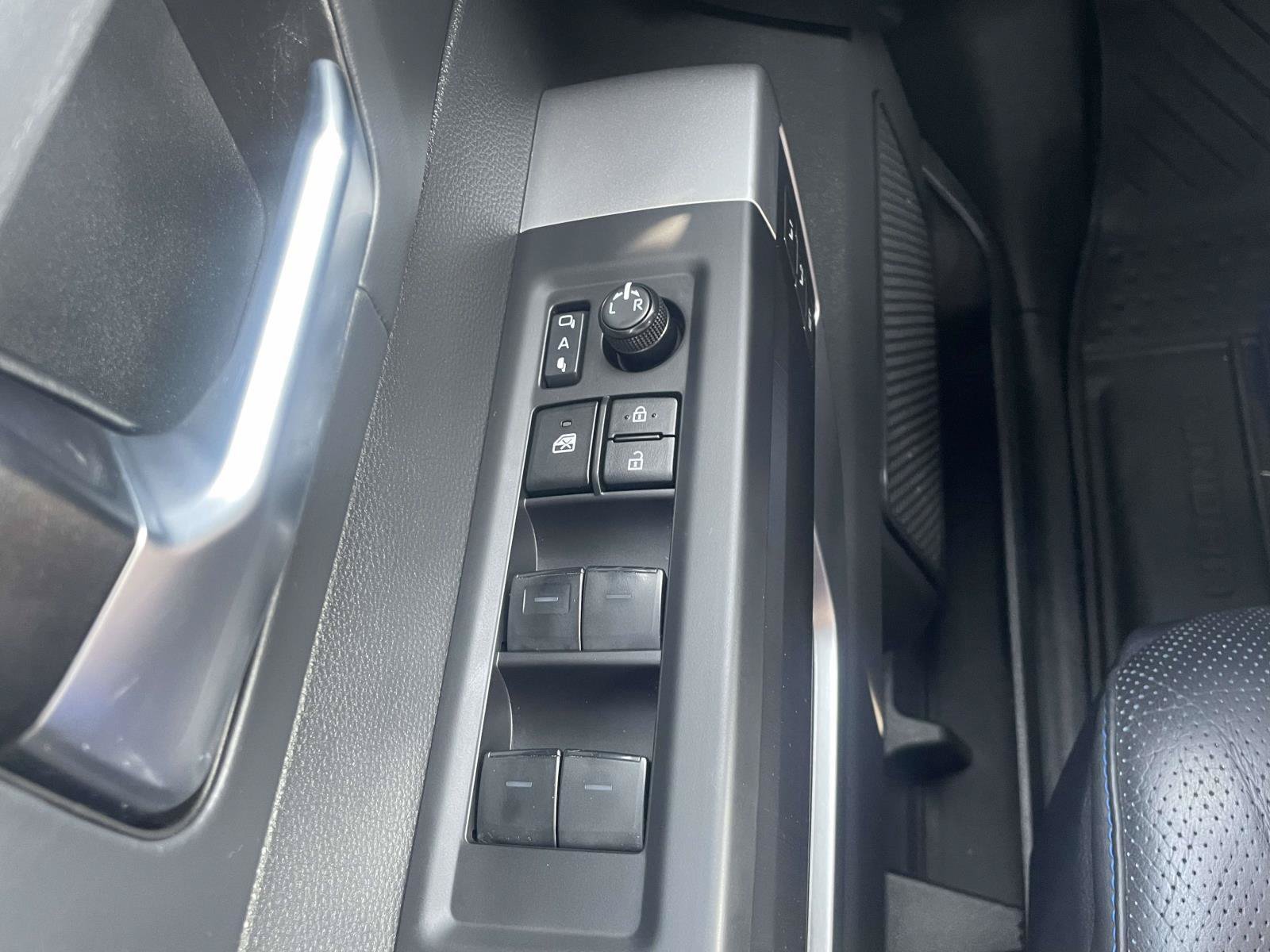 Used 2025 Toyota Tundra Platinum AWD/4WD image 24