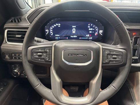 Used 2024 GMC Yukon XL Denali image 31