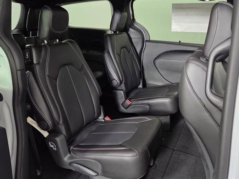 New 2026 Chrysler Pacifica Select image 31