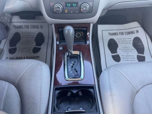 Used 2008 Buick Lucerne CXS image 17