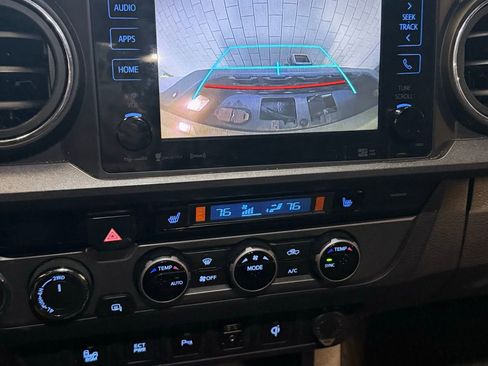 Used 2017 Toyota Tacoma TRD Off-Road w/ Premium & Technology Package image 15