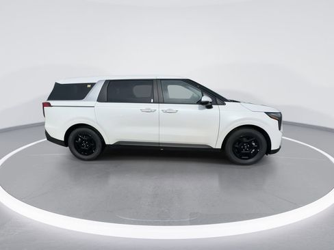 New 2026 Kia Carnival LX FWD image 9