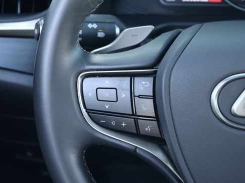 Used 2020 Lexus ES 300h w/ Premium Package FWD image 18