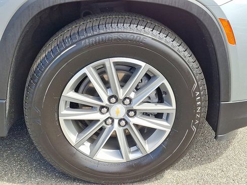 Used 2023 Chevrolet Traverse LT w/ LPO, Floor Liner Package image 8
