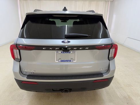 Used 2025 Ford Explorer Active image 4