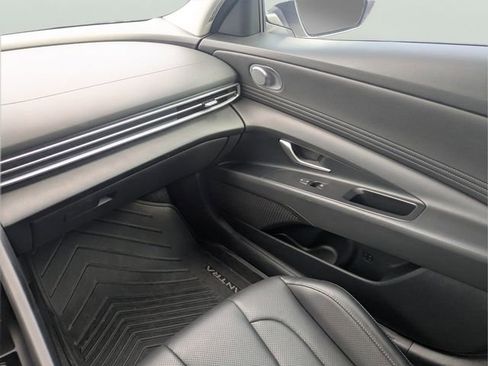 Used 2024 Hyundai Elantra Limited FWD image 15