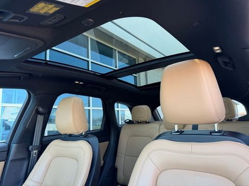 Used 2021 Lincoln Corsair Reserve w/ Equipment Group 201A image 12