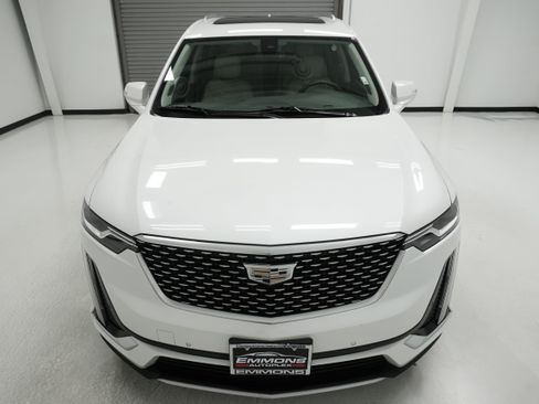 Used 2020 Cadillac XT6 Premium Luxury FWD image 2