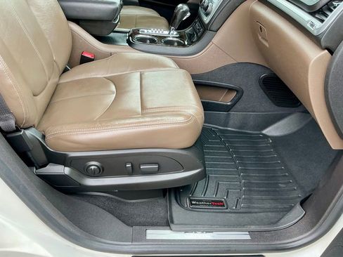 Used 2015 GMC Acadia SLT FWD image 24