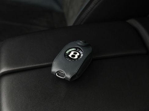 Used 2022 Bentley Bentayga image 22