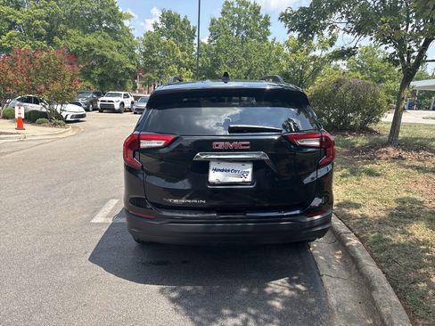 Used 2023 GMC Terrain SLE w/ Driver Convenience Package FWD image 9