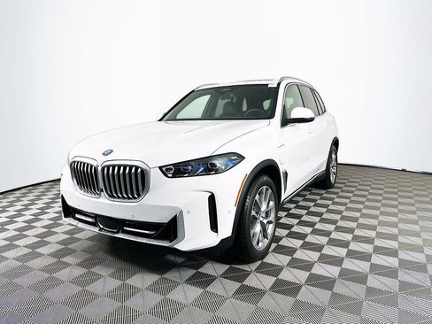 Used 2025 BMW X5 xDrive50e image 4