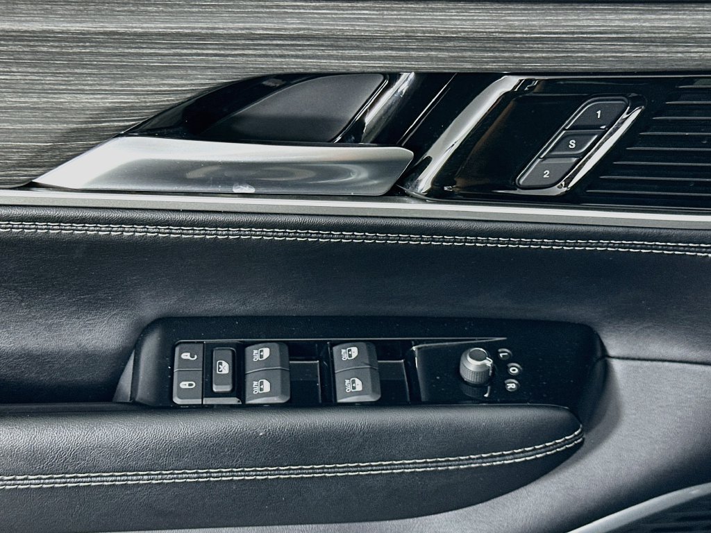 Used 2023 Jeep Wagoneer Series II w/ Premium Group I AWD/4WD image 18