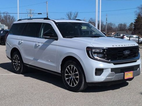 Certified 2025 Ford Expedition Platinum image 3