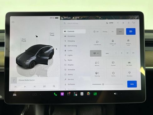 Used 2022 Tesla Model Y Long Range AWD/4WD image 18