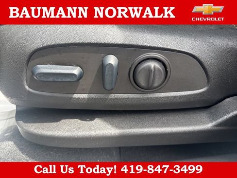 Used 2023 Chevrolet Equinox LT FWD image 22