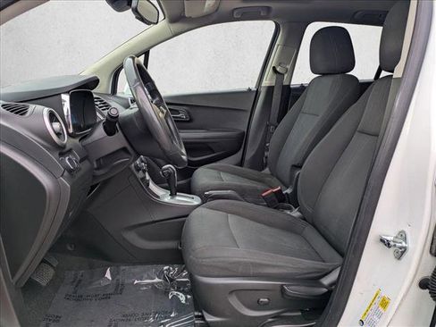 Used 2016 Chevrolet Trax LT w/ LT Sun and Sound Package image 17