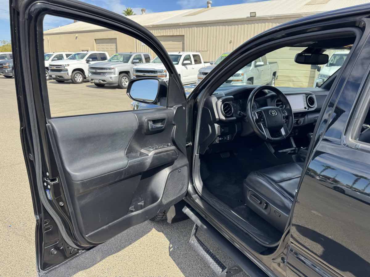 Used 2022 Toyota Tacoma TRD Sport w/ TRD Premium Sport Package AWD/4WD image 24