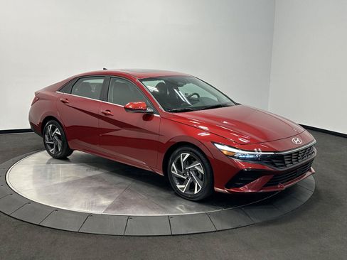 Certified 2024 Hyundai Elantra SEL w/ Convenience Package FWD image 2