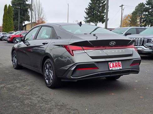 Used 2024 Hyundai Elantra SEL image 5