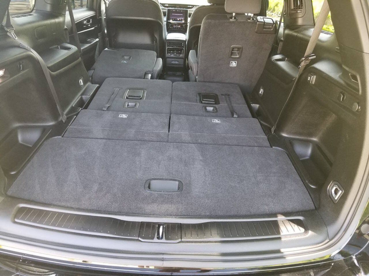Certified 2025 Jeep Grand Cherokee L Laredo w/ Trailer Tow Package AWD/4WD image 21