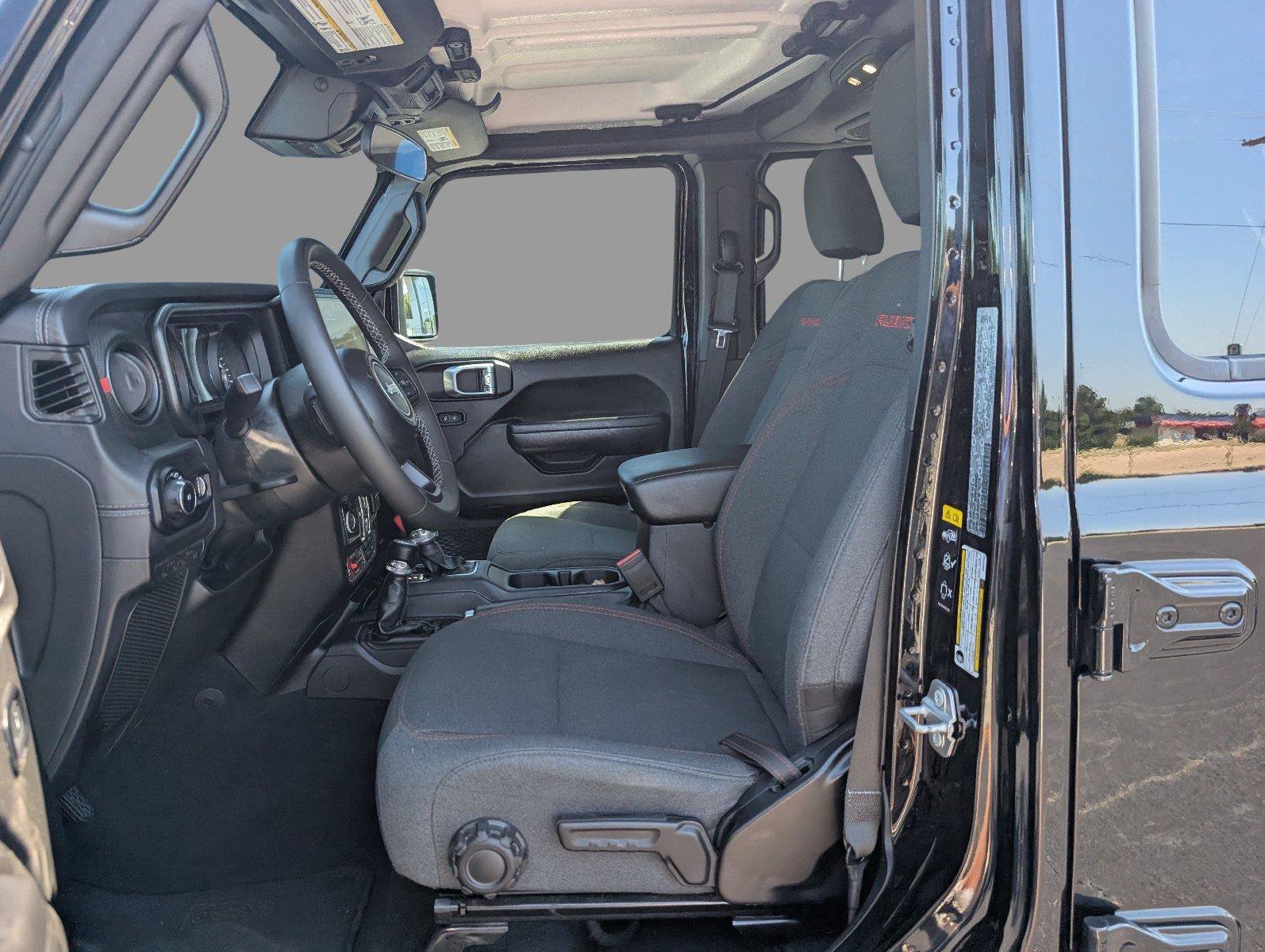 Used 2025 Jeep Wrangler Unlimited Rubicon AWD/4WD image 15