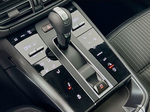 New 2026 Porsche Macan Turbo image 18