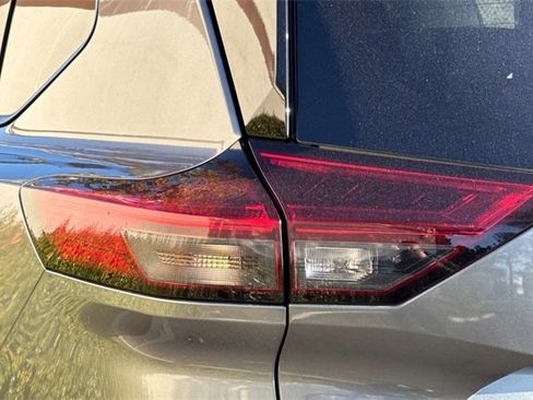 Used 2022 Nissan Rogue SL w/ SL Premium Package image 47