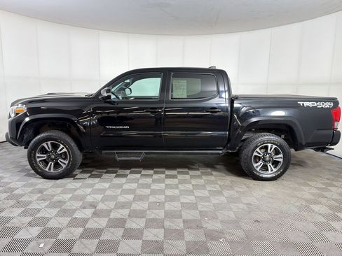 Used 2016 Toyota Tacoma TRD Sport w/ Towing Package image 2
