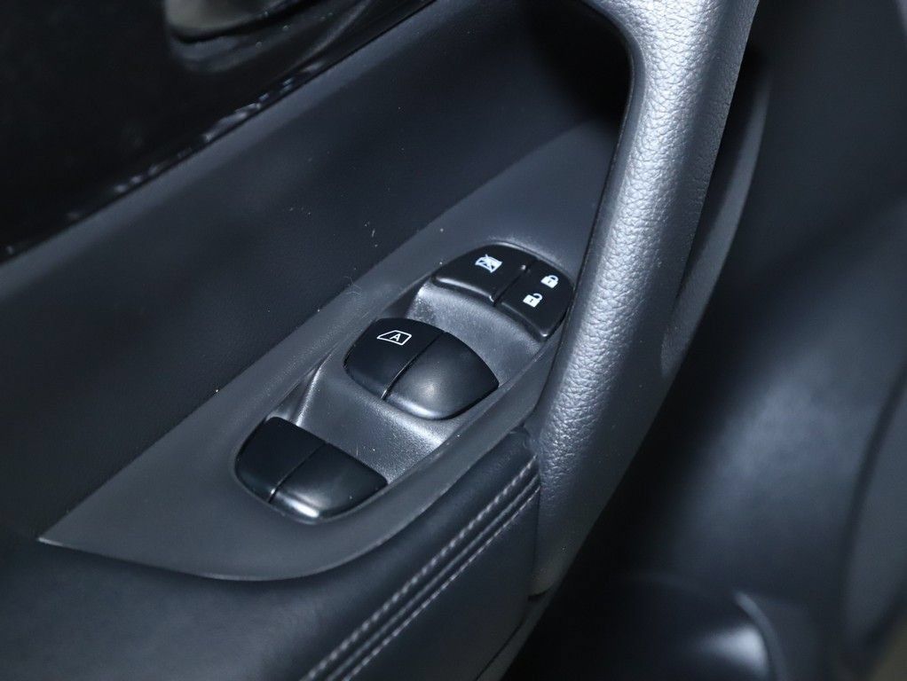 Used 2020 Nissan Rogue SV AWD/4WD image 17