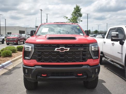 Used 2025 Chevrolet Silverado 2500 ZR2 w/ Technology Package AWD/4WD image 2